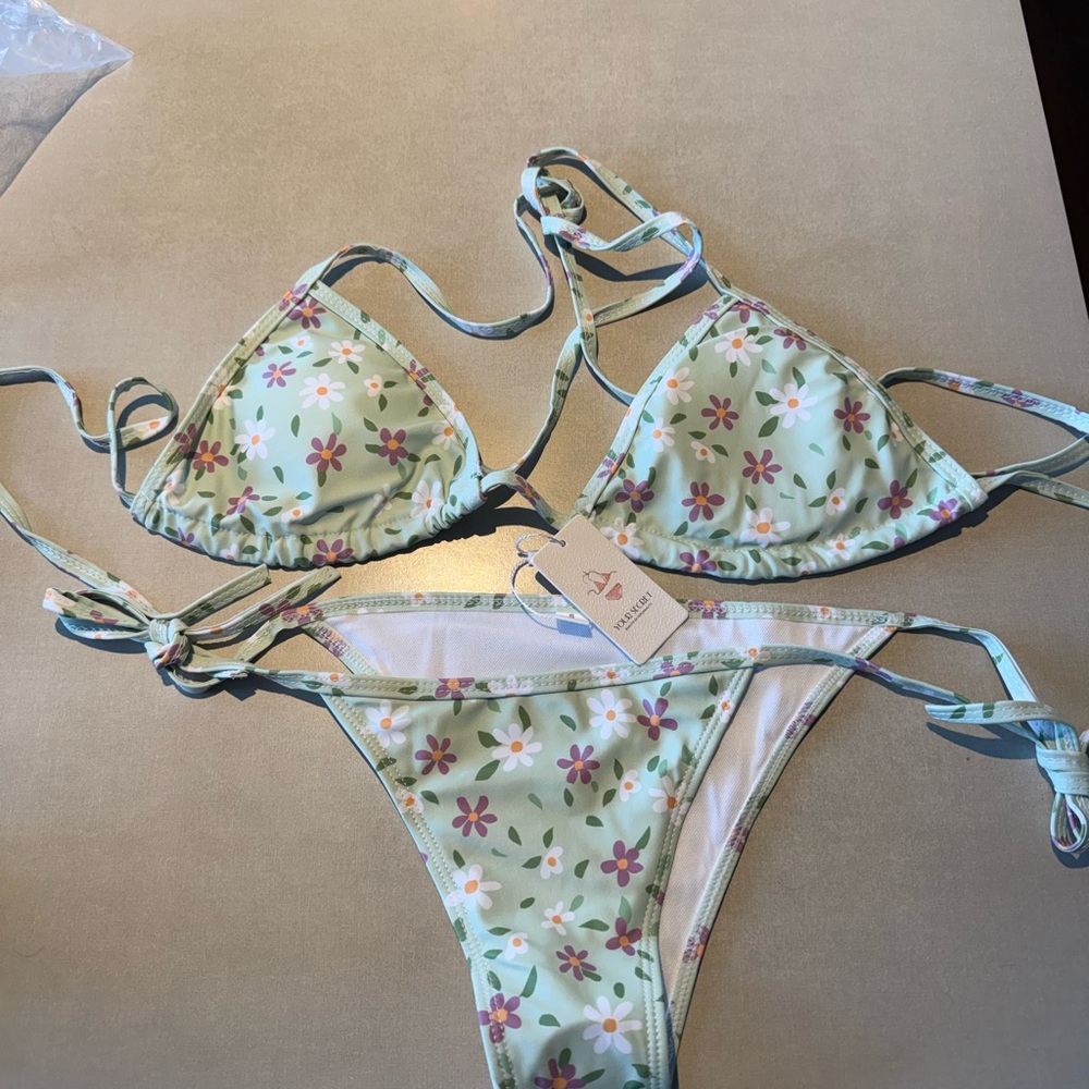 Floral Triangle String Bikini Top & Bottom Set - Light Green Daisy Print